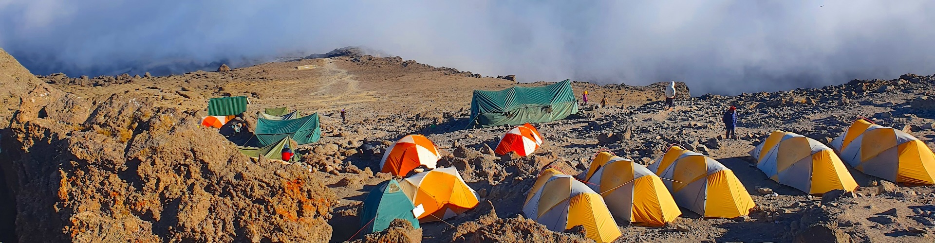Κατασκήνωση στο Barafu Camp 4.673μ – η τελευταία διανυκτέρευση πριν την κορυφή.